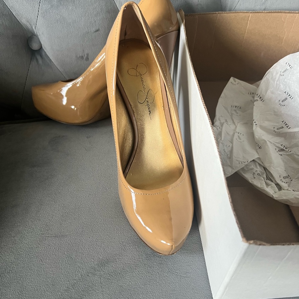 Jessica Simpson Glossy Tan Heels